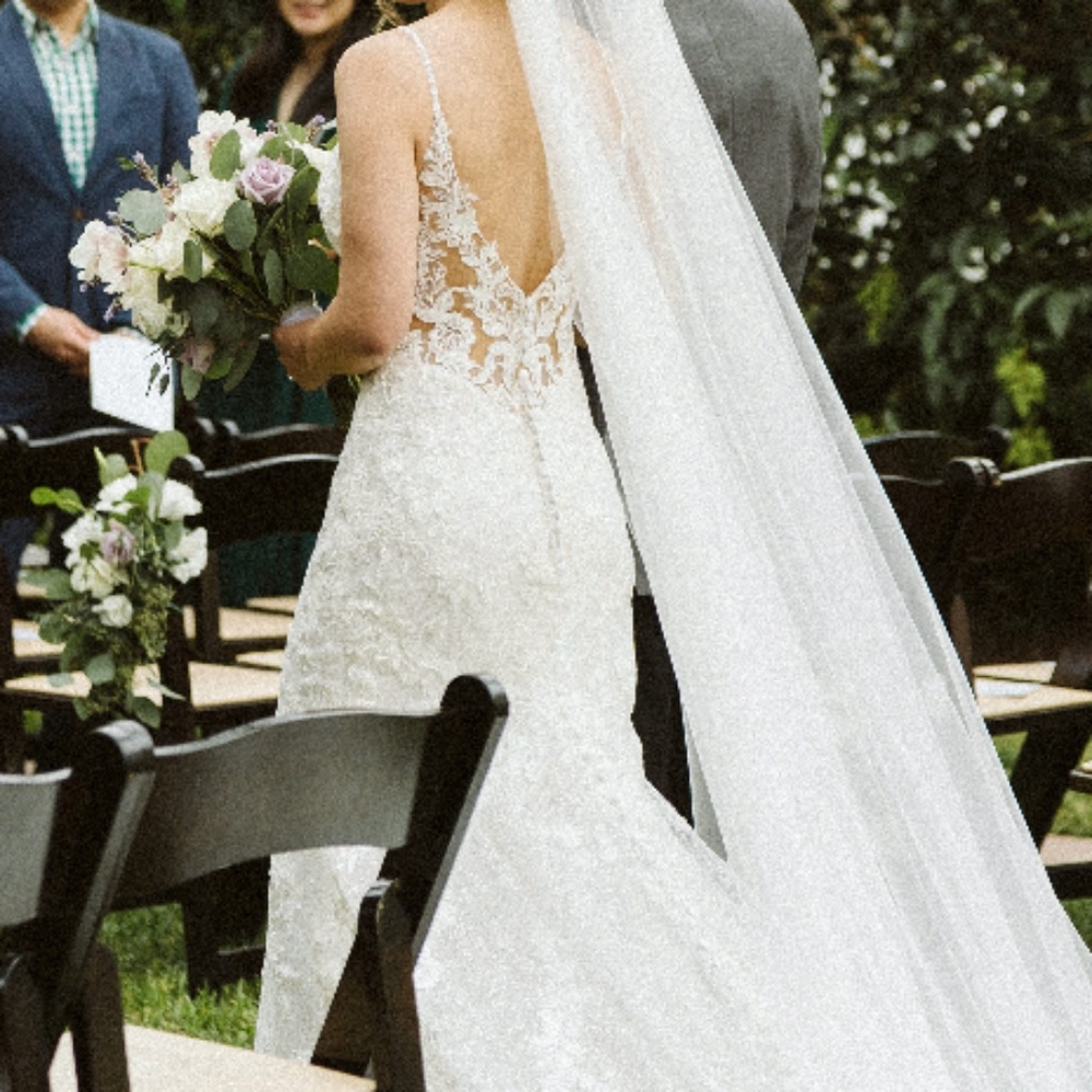 Allure 9901 Bridal Gown